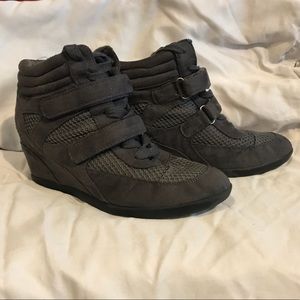 Madden Girl Hickory wedge sneaker in grey